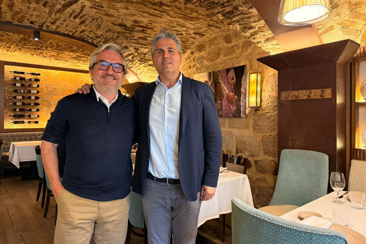 Paco Cruz Y Gonzalo Send&iacute;n En El Mes&oacute;n De Gonzalo